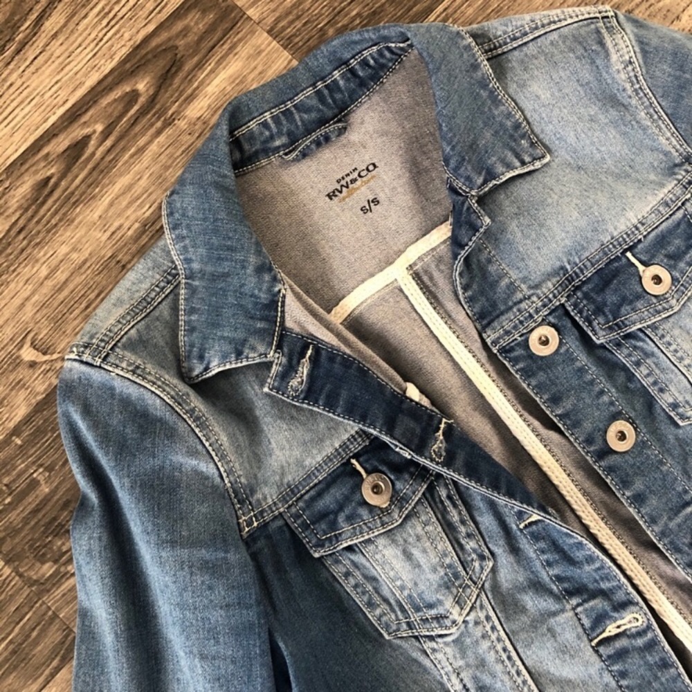 SOLD * RW&Co Denim Jacket - Picture 5 of 10